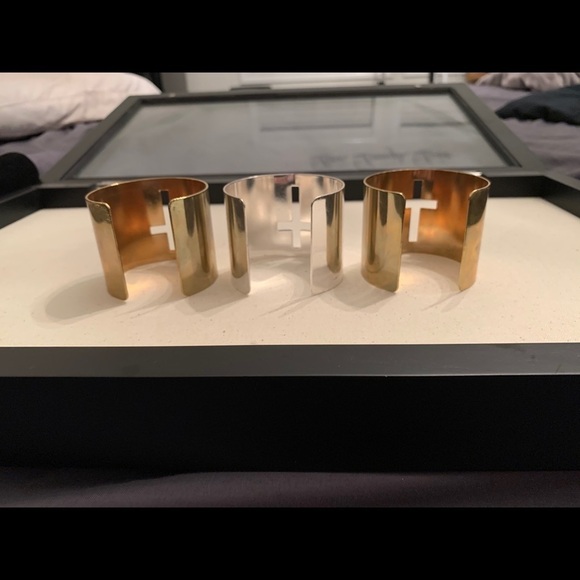 Q) Cross bracelet - Picture 7 of 9